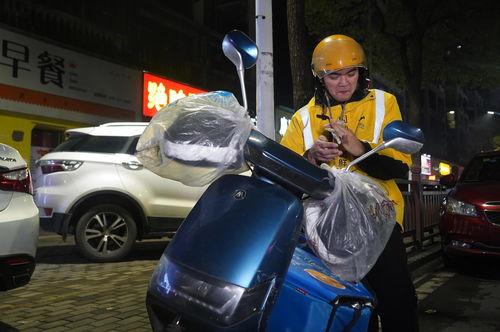 吃瓜爆料流水面小哥,揭秘娱乐圈幕后真相