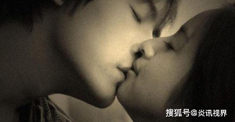 吻的视频,一吻定情的浪漫瞬间