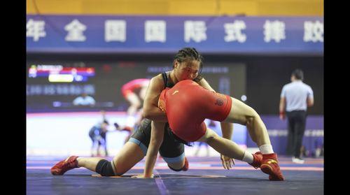 女子摔跤视频,力量与技巧的完美对决