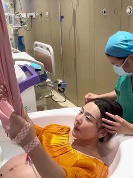 水中分娩视频,体验自然分娩的全新视角