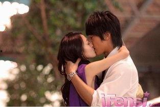 激情热吻视频,浪漫瞬间定格永恒