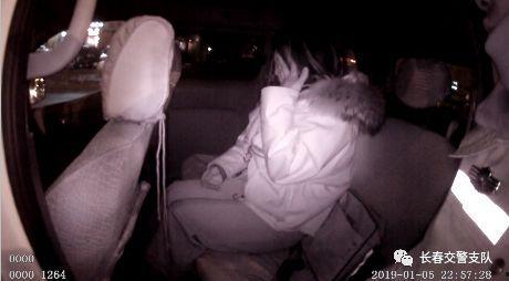 压腿疼哭视频,挑战极限的健身之路