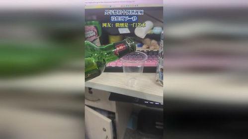 倒酒的视频,尽显优雅品味