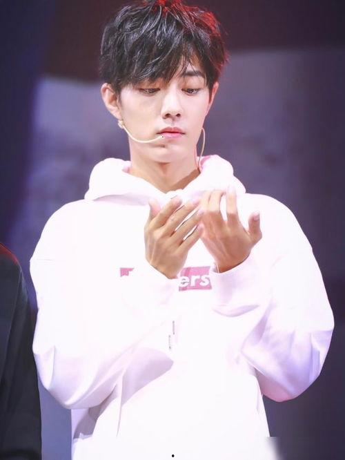 肖战吃瓜八卦爆料,揭秘娱乐圈背后的吃瓜八卦与爆料风云