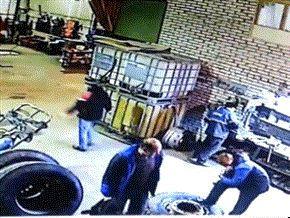 安全事故案例视频,揭秘XX行业重大安全事故案例